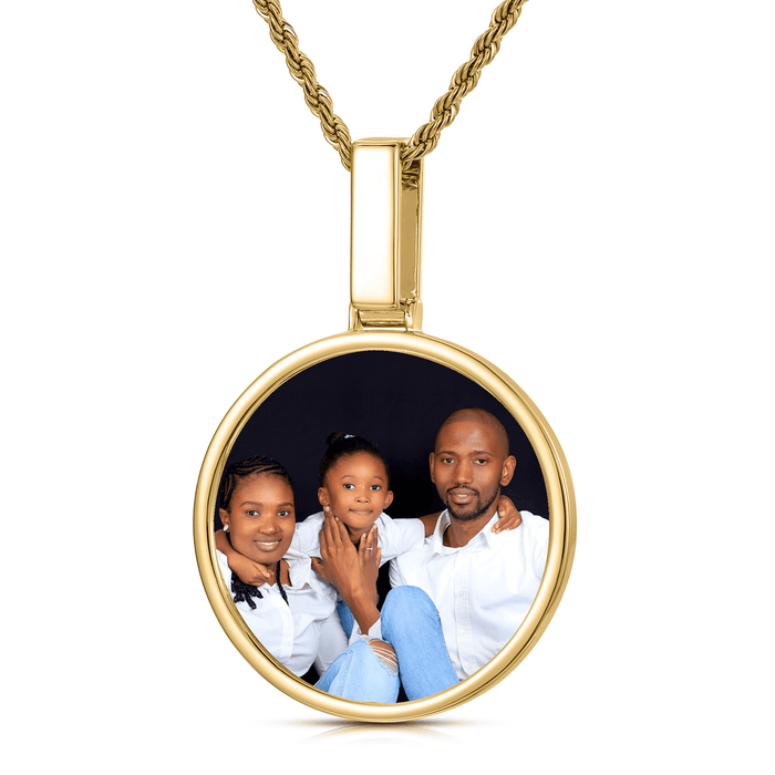 18K Gold Plated Family Photo Necklace – Hold Your Family Close to Your Heart
